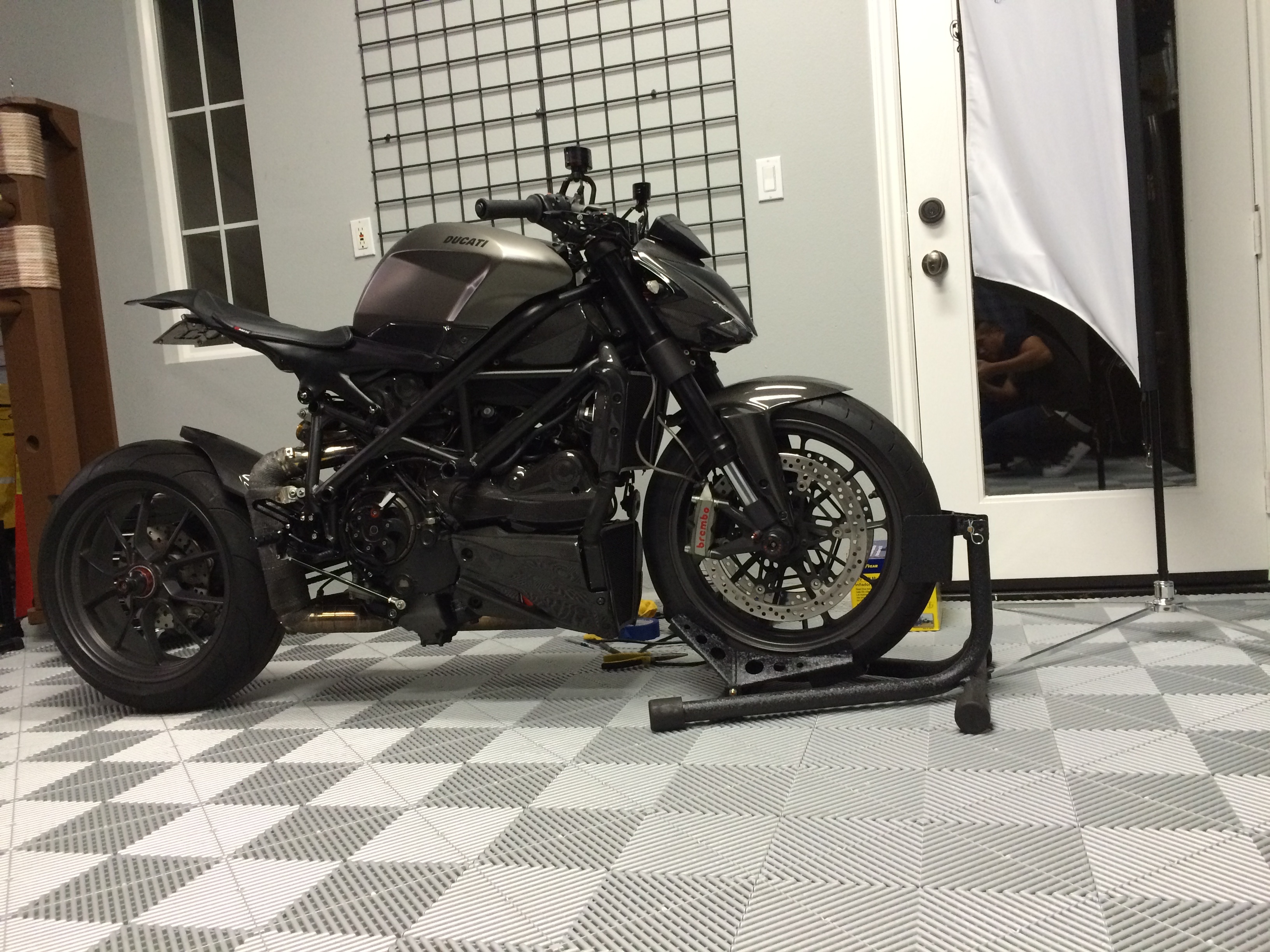 2010 Ducati Streetfighter photo 61